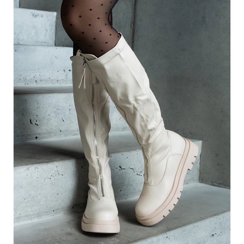 Beige stövlar i ekoläder med platt klack dekorerade med dragkedja 2