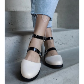 Beige balettlägenheter med spänne 2