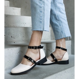 Beige balettlägenheter med spänne 3