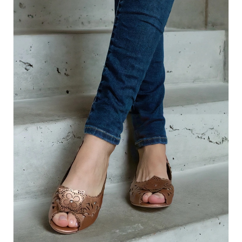 Guldgenombruten balettlägenhet med öppen tå gyllene 1