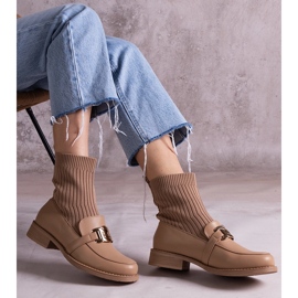 Mörkbeige stövlar med ovandel i tyg 1