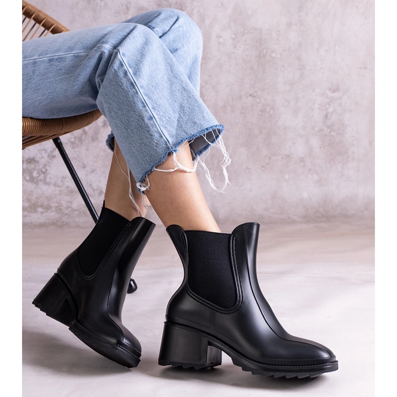 Svarta galoscher på hög klack 1