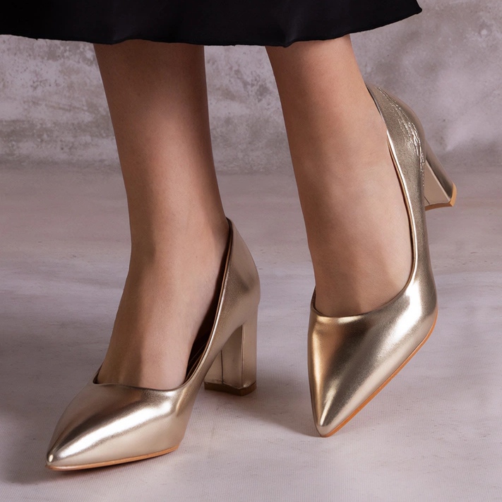 Gyllene pumps på pelaren 2