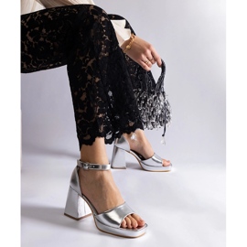 Silver kvinnors sandaler med en massiv metallhäl 2