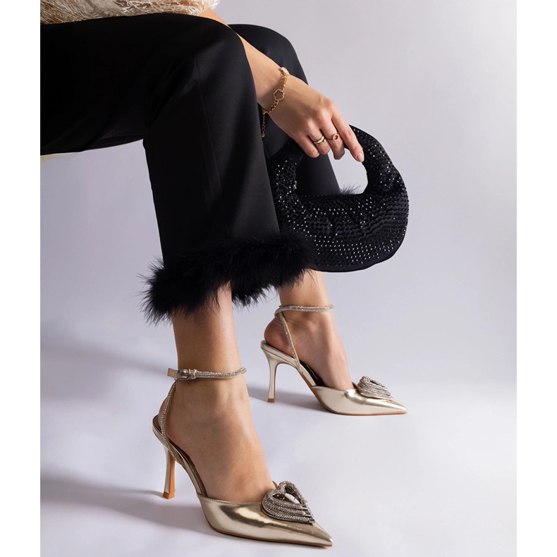 Högklackat i guld med öppen klack dekorerad med zirkoner gyllene 1