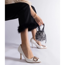 Vita höga klackar dekorerade med färgglada zirkoner 2