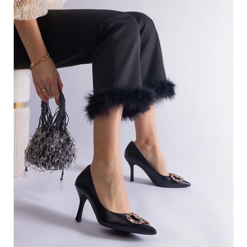 Svarta höga klackar dekorerade med färgglada zirkoner 1