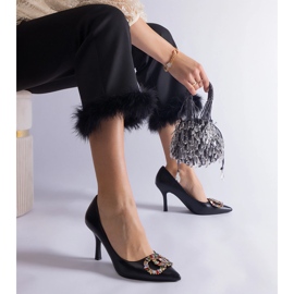 Svarta höga klackar dekorerade med färgglada zirkoner 2