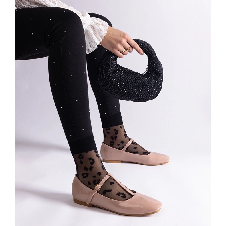 Beige patenterade balettlägenheter med bälte 1