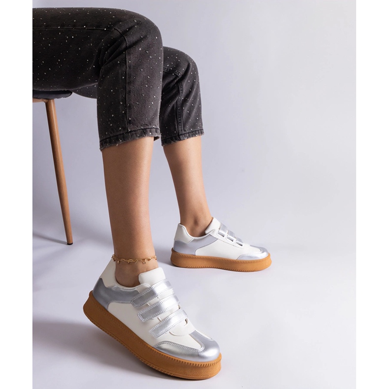 Silver sneakers fäst med kardborrband silver- 1