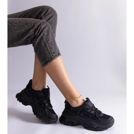 Svarta sportsneakers på en massiv sula 2