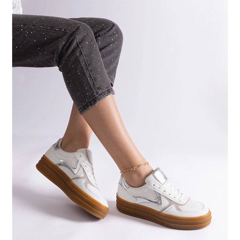 Vita och silver sneakers med gummisula 1