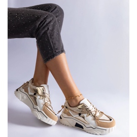Beige sneakers dekorerade med ett zirkonsnöre 2