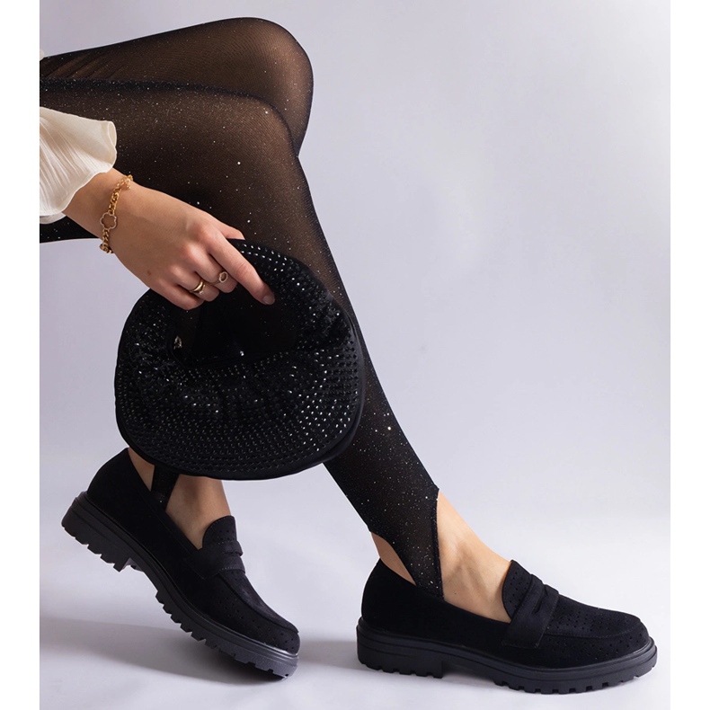 Svarta genombrutna loafers av ekomocka 1