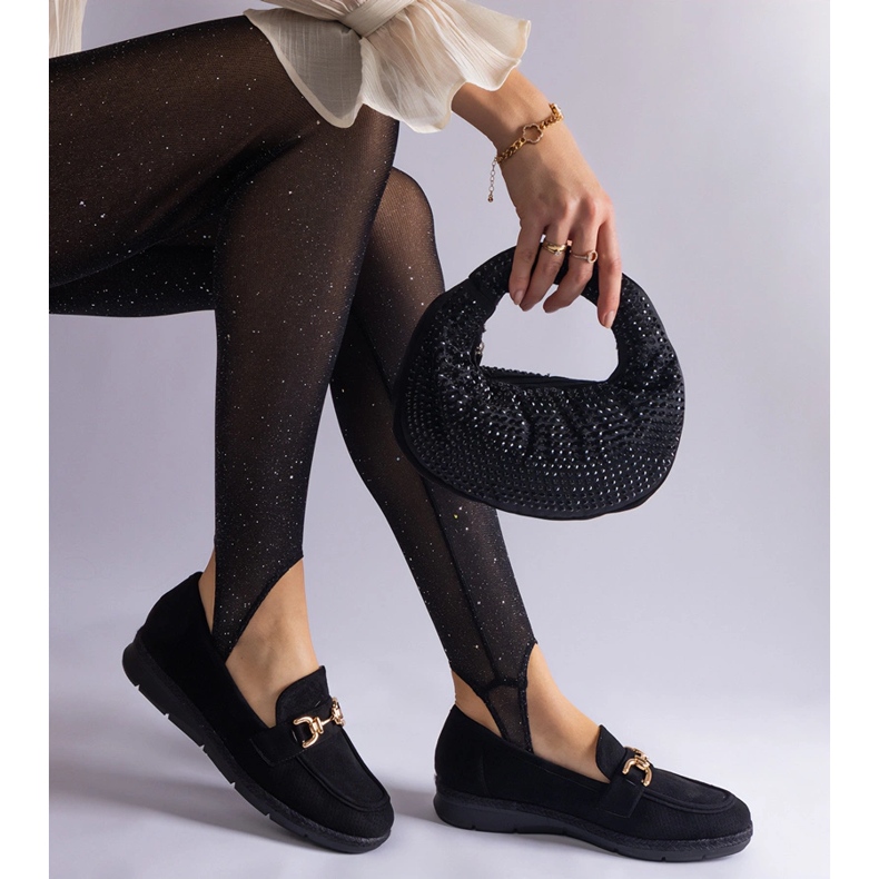 Svarta kvinnors mockasiner med Eco Suede med en kedja 1