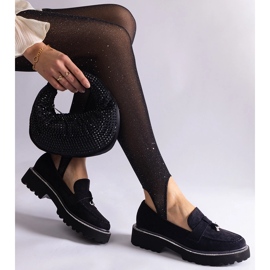 Svarta mockasiner av mocka hud med en prydnad 2