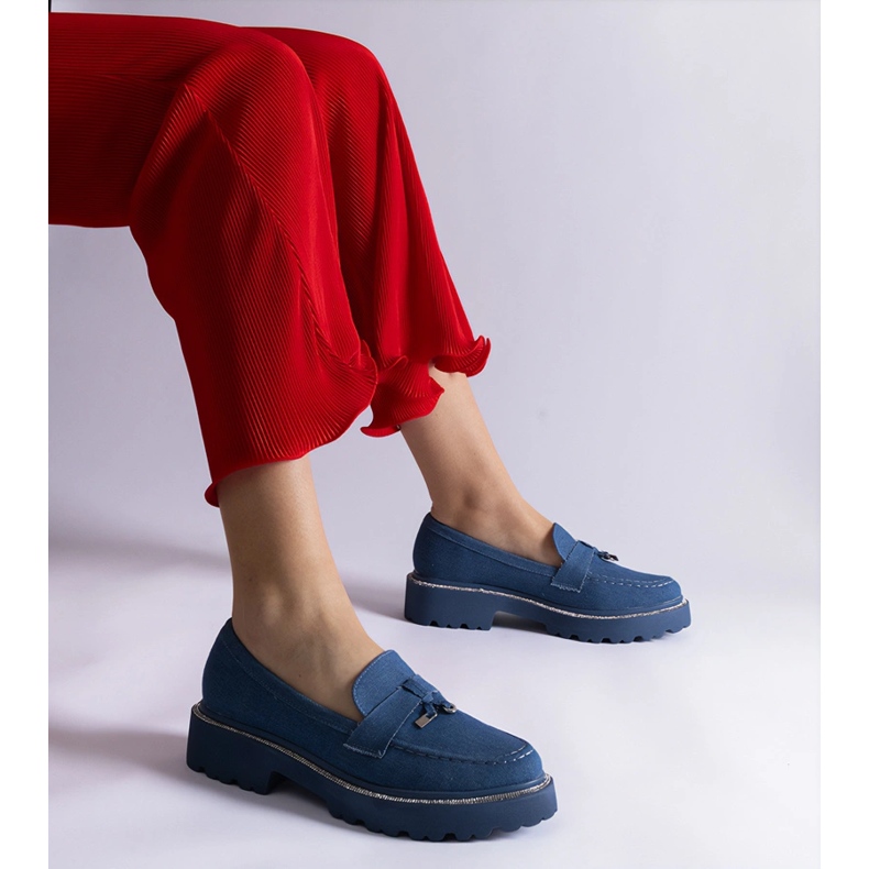 Blå denim loafers med en prydnad 1