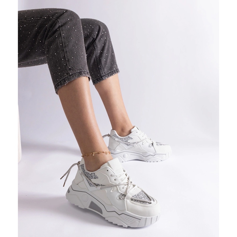Vita damsneakers med glitter 1