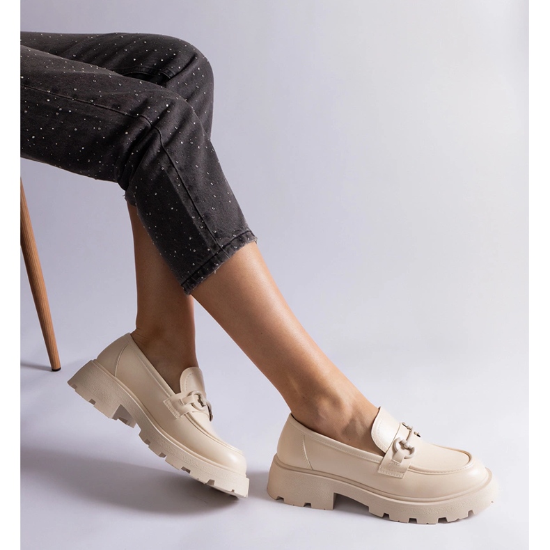 Beige eko-lädermockasiner med gulddekor 1