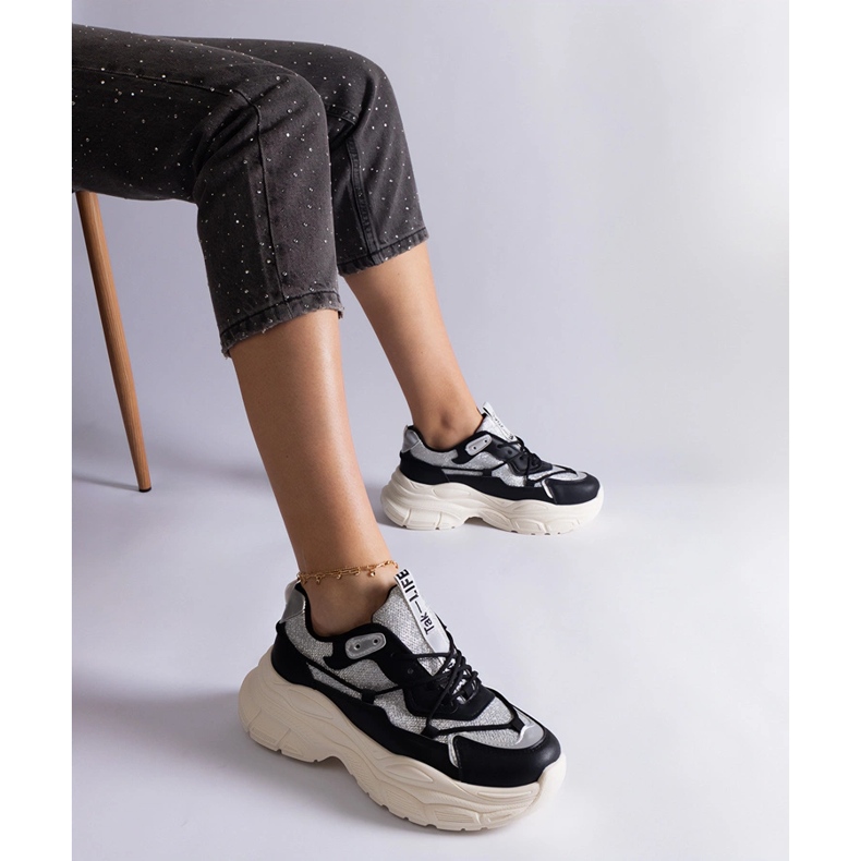 Svarta sneakers med glitterinlägg 1