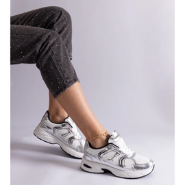 Kvinnors vita och silver sneakers 2