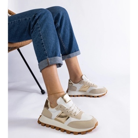 Beige sneakers med synligt skydd 1