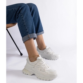 Vita sportsneakers med massiv sula 1