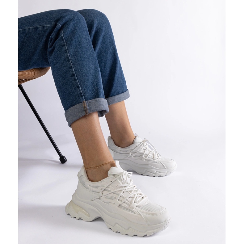 Vita sportsneakers med massiv sula 1