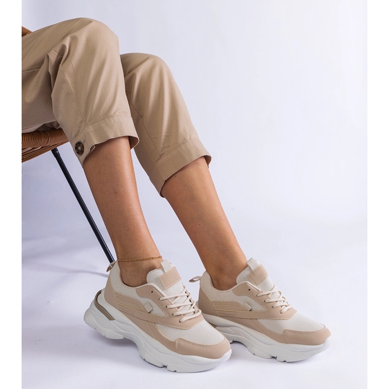 Beige sneakers med tjock sula 1