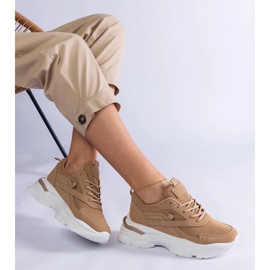 Maräng sneakers på en tjockare sula beige 2
