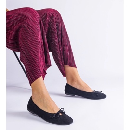 Svarta ballerinor med en dekorativ båge 1