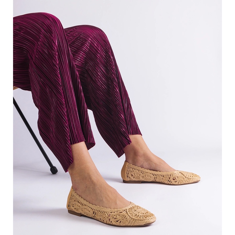 Beige flätade balettlägenheter 1