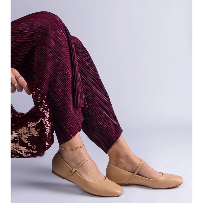 Beige balettlägenheter med eko-läderspännen 1