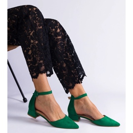 Gröna pumpar på en låg stolpe 1