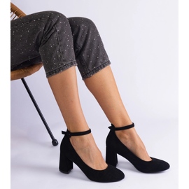 Svarta pumpar på eko-läderpelaren 2