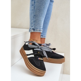 Kvinnors sneakers med svarta stift 2