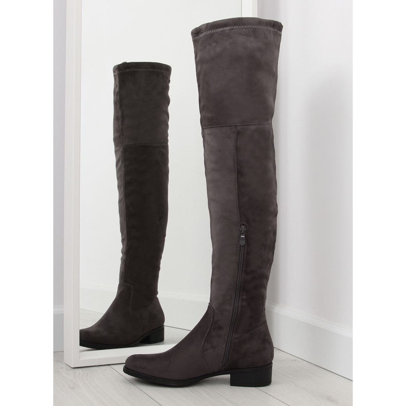 H182 grå musketörstövlar brun mångfärgad 1