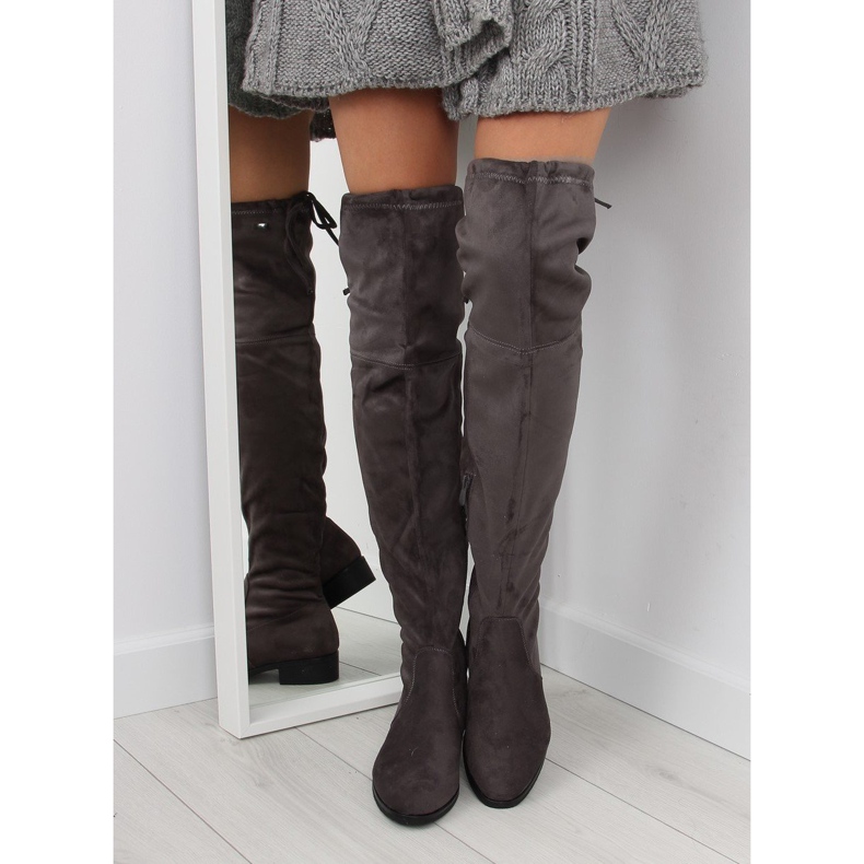 H182 grå musketörstövlar brun mångfärgad 2