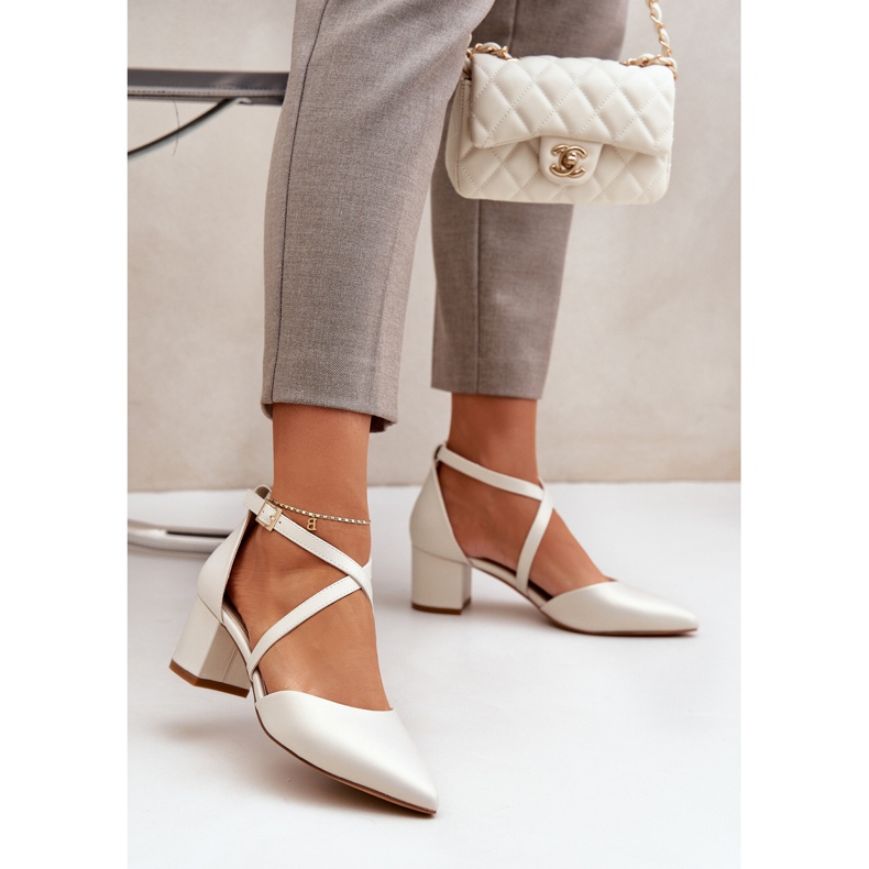 Pumpar på Eco Leather Post Sergio Leone Pearl beige 2