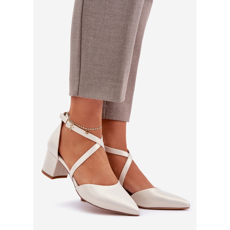 Pumpar på Eco Leather Post Sergio Leone Pearl beige 1