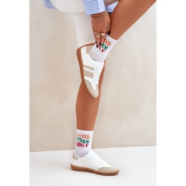 Låga kvinnors sneakers med ekoläder beige och vit 2