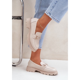 Klassiska kvinnors loafers med Eco Leather Beige med en prydnad 2
