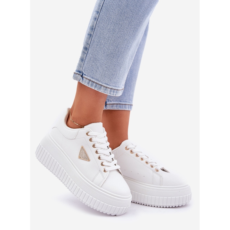 Snygga sneakers på en massiv vit plattform 1