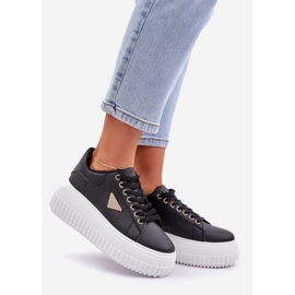 Snygga sneakers på en massiv svartvit plattform 1