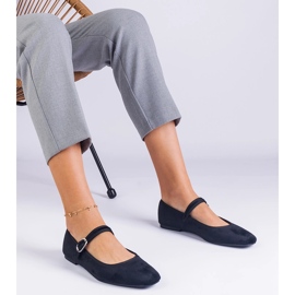 Svarta ballerinor med ett bälte och en fyrkantig näsa 1