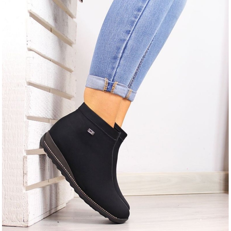 Kvinnstövlar isolerade Black Rieker 98251-00 svart 2