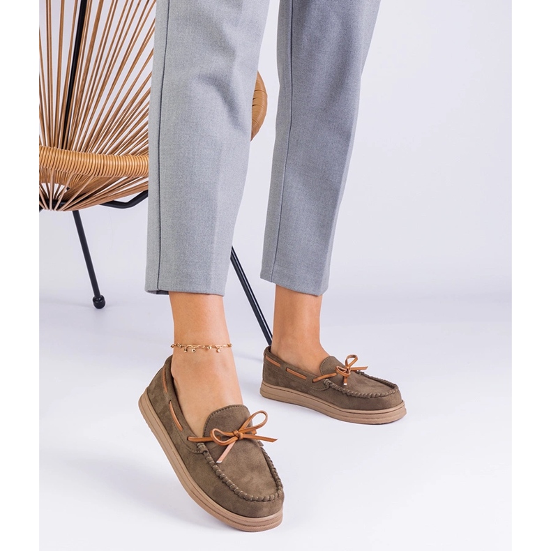 Gröna kvinnors loafers från Ekozamsz med en båge 1