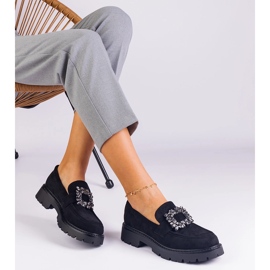 Svarta kvinnors loafers från Ekozamsz med en elegant dekoration 1