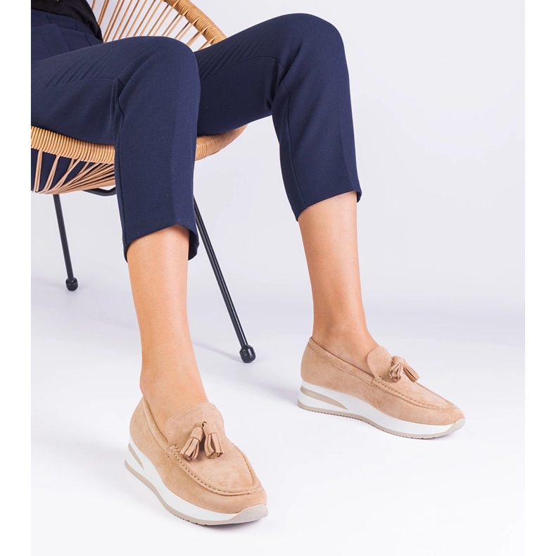 Beige kvinnors loafers på plattformen med fransar 1