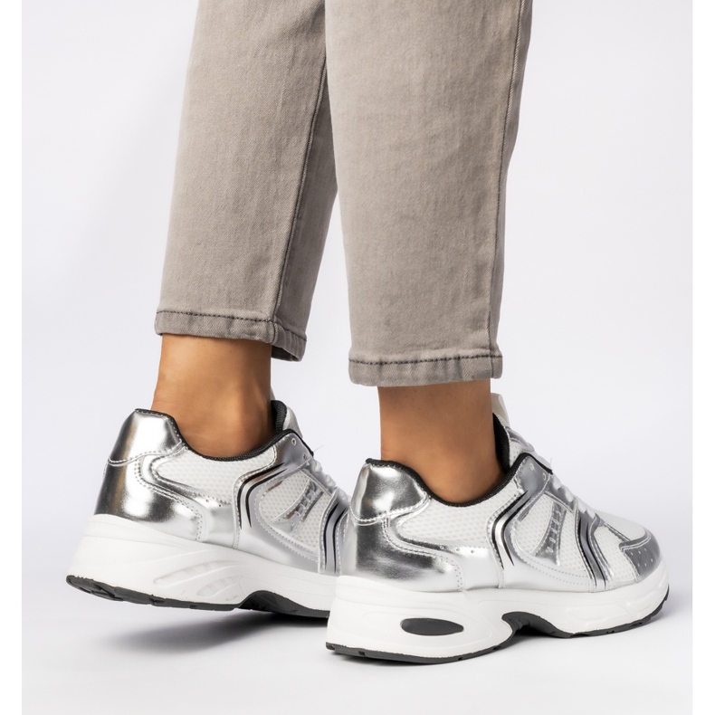 Kvinnors silver sneakers på plattformen 1